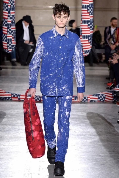 Look 28